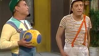 El Chavo y Godínez jugando fútbol [upl. by Esmeralda497]