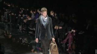 Défilé Homme Gucci AutomneHiver 20102011 [upl. by Inglebert]