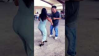 No te cansarás de verlos bailar youtubeshortsvideo 956valley pulga baile dance [upl. by Aneeles855]