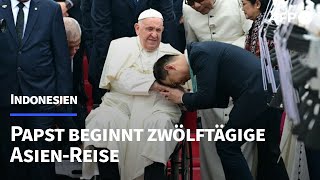 Papst beginnt zwölftägige AsienReise in Indonesien  AFP [upl. by Arsuy]