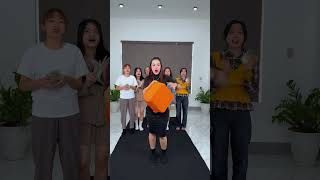 Juggling ping pong balls with objects at the company to receive prizes⚽shorts funny video office [upl. by Frager]