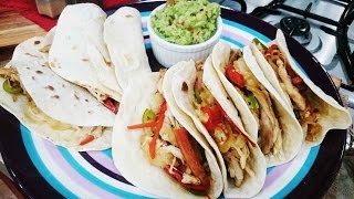 Tacos de pollo con salsa de queso picante [upl. by Artekal]