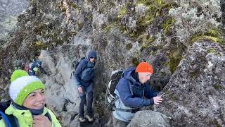 Ascension du Kilimandjaro le mur de Barranco [upl. by Holsworth]