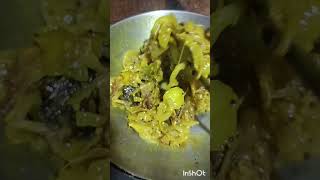 Kacha tomato diya macher matha chochori [upl. by Nylynnej]