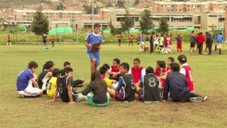 Football pour la paix en Colombie [upl. by Brenn509]