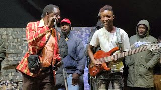 Alick Macheso Akashamiswa nempfanha akamupa Guitar Rake anakirwa neWire🎸 at Dziva DZ Ext💥 [upl. by Ramos]