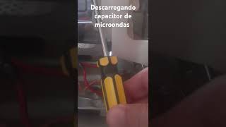 Como descarregar capacitor de microondas [upl. by Aicatsue]