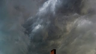 Weerbericht zondag Geregeld zon lokaal onweer [upl. by Valerye]