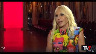 Intervista a Donatella Versace  Rai1 TV7 a cura di Barbara Modesti [upl. by Nigem765]