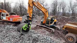 Setting up an excavator screener bucket [upl. by Quint128]