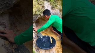 MENGGALI EMAS DILERENG BUKIT  PANNING FOR GOLD  GOLD PROSPECTING  금 채굴  تعدين الذهب [upl. by Reid]