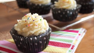 How to make Chocolate Cupcakes with Vanilla Buttercream Frosting [upl. by Airbas]