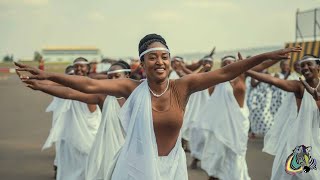 les Rwandaises dansent comme des PrincessesDanse traditionnelle rwandaise [upl. by Chenee]