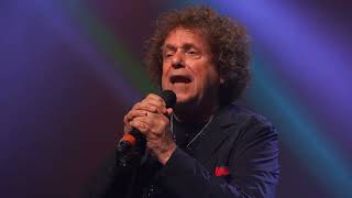 Leo Sayer performs quotOrchard Roadquot at the Arcadia Theatre St Charles IL on 32423 [upl. by Sellers]