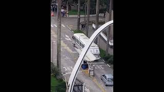 TOCOU A SIRENE ÔNIBUS RESTAURADO DO CORINTHIANS CHEGA AO PARQUE SÃO JORGE [upl. by Annawak]