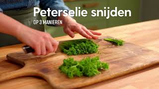 Peterselie snijden  How to  Allerhande [upl. by Milburt]