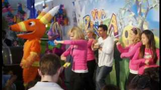 Viva Pinata event results in Mario Lopez dancing [upl. by Unders]