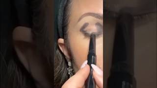 Eyeshadow hack makeup tutorial eyeshadowhack eyemakeup apt rosé shortsviral youtubeshorts [upl. by Drugi]