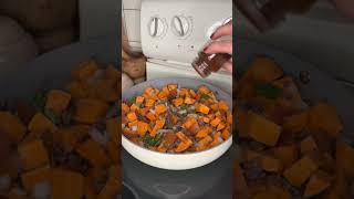 Sweet potato amp ground beef taco skillet 🍠🫑🫘🍅🌽 weeknightdinner easydinner onepotmeals onepanmeal [upl. by Ise]