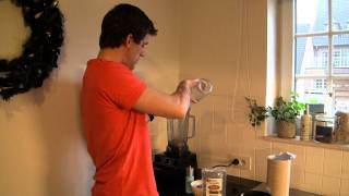 Superfood Smoothie Recept  Hennep zaad bosbessen [upl. by Henry]