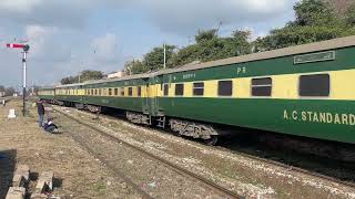 Jaffar Express Arrived At Wazirabad Jn Train Jaffar Express pakistan Resorted train views [upl. by Fabian]