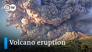 Massive eruption of Indonesia’s Mount Sinabung volcano  DW News [upl. by Scarito]