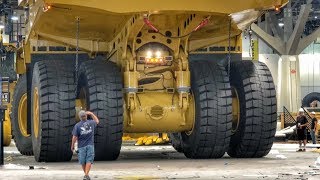 CAT 980 Hauls and Dumps Massive Rocks into CAT 770 loader dumptruck caterpillar [upl. by Ariamo609]