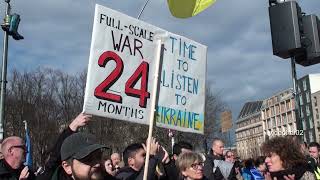 2 Jahre Ukrainekrieg  Gedenken am Brandenburger Tor [upl. by Maag]