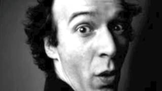 Spettacolo Roberto Benigni a Pistoia in piazza del Duomo anni 80 [upl. by Nolte983]