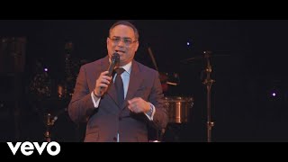 Gilberto Santa Rosa  La Agarro Bajando En Vivo [upl. by Pittman]