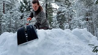 The process of building shelters from snow and ice ice tunnels temperature  40℃ [upl. by Blane]