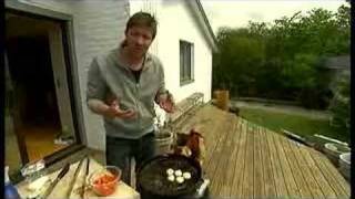 SVT Niklas mat  tomatsalsa med grillad vitlök [upl. by Llehctim]