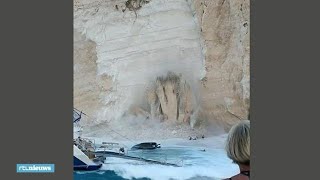 Enorme rotslawine op beroemd strand Zakynthos  RTL NIEUWS [upl. by Einnal701]