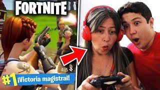 MI MAMÁ JUEGA FORTNITE POR PRIMERA VEZ FORTNITE BATTLE ROYALE PS4 [upl. by Anauqat]