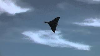 The Avro Vulcan at Dawlish Airshow 2013 [upl. by Gildus820]