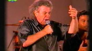 Mikis Theodorakis  Ligo akoma live [upl. by Skerl90]