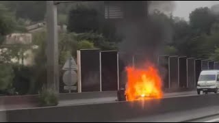 Une Porsche fait un têteàqueue et prend feu la pénétrante GrasseCannes coupée à la circ [upl. by Mame60]