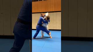 Imitation of O Soto Gari feint then Sasae Tsurikomi Ashi followed by a change in throw direction [upl. by Yelyah]