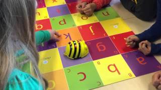 Een Beebot in de klas [upl. by Suaeddaht214]