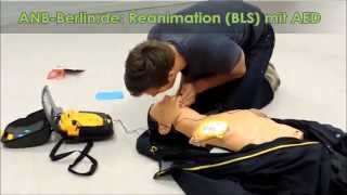 Wiederbelebung Reanimation Defibrillation mit AutomatisiertemExternenDefi AED Kammerflimmern [upl. by Ayikal586]