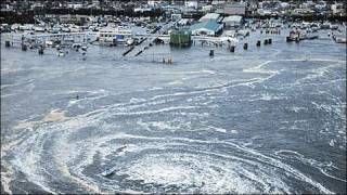 Japón imágenes de la furia del mar [upl. by Leryt]