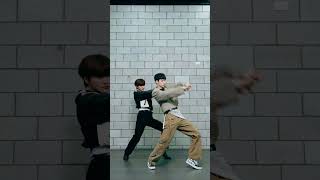 DRIPPIN 황윤성 차준호 선배님에게 빠져드는 손짓🫳 KISSOFLIFE 벨 하늘드리핀 MidasTouchChallenge Shorts [upl. by Lehcar]