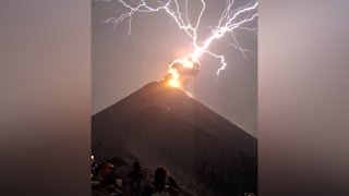 Wild video shows lightning strike hit erupting volcano [upl. by Idaline]