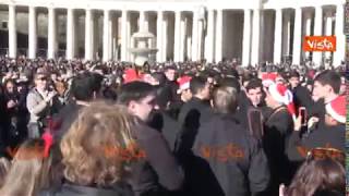 Natale 50000 fedeli a San Pietro per la benedizione di Papa Francesco [upl. by Levitt]