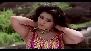 Irukki Anachu Oru Umma Tharum Kissing Scence in quotMuthuquot Tamil Movie  Super Star Rajinikanth amp Meena [upl. by Bellew]