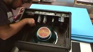 How to change the speaker on a Peavey Valveking Amp in 30 secs [upl. by Macmahon2]