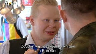 Guus en Johnny krijgen een warm welkom  MEEUWIS amp DE MOL MAKEN VRIENDEN [upl. by Pastelki19]