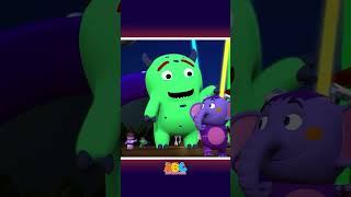 Gruseliges Monster auf der HalloweenMesse 👻shorts spooky halloweensongs kidssong [upl. by Eastman256]