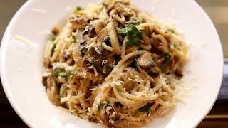 Spaghetti Aglio E Olio Recipe  Garlic Spaghetti  Italian Pasta Recipe  Ruchis Kitchen [upl. by Seniag153]