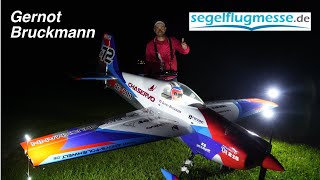 Segelflugmesse Schwabmünchen 2024  Gernot Bruckmann fliegt seine Laser bei der Nachtflugshow [upl. by Nylirrehs]